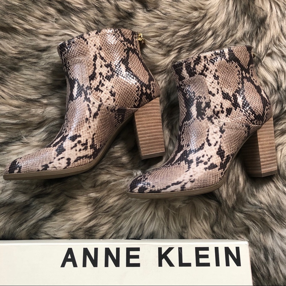 New! Anne Klein Snake Niccie Booties Size 7M